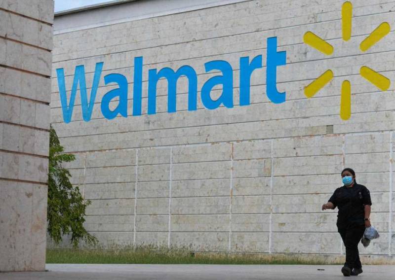 Walmart logo at the entrance to Walmart logo store on on Paseo de Montejo, a notable avenue of Mérida.
On Tuesday, November 30, 2021, in Merida, Yucatan, Mexico. (Photo by Artur Widak/NurPhoto)